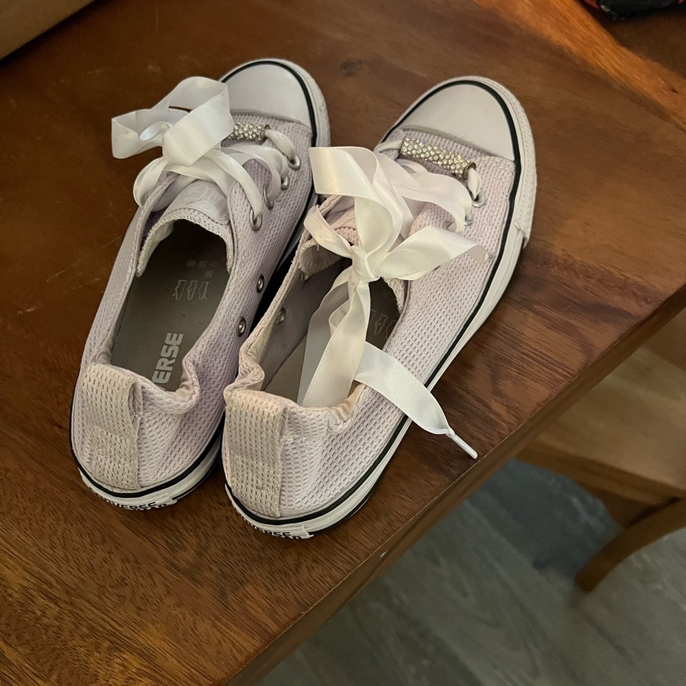 Gentle used size 6 converse lilac in colour